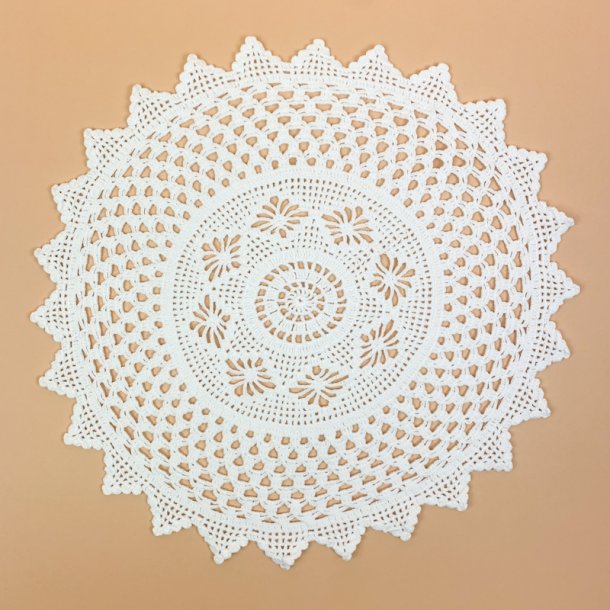 Hvid vintage h�klet lysedug