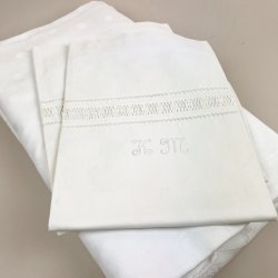 To s�t vintage damasksenget�j med broderi