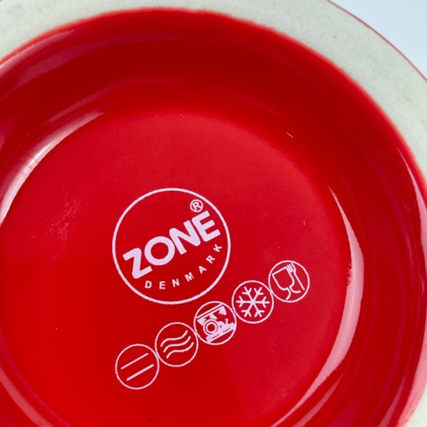 Rote Bouillon�tasse