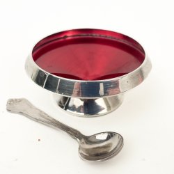 Versilbertes Vintage-Salzgef�� mit roter Emaille