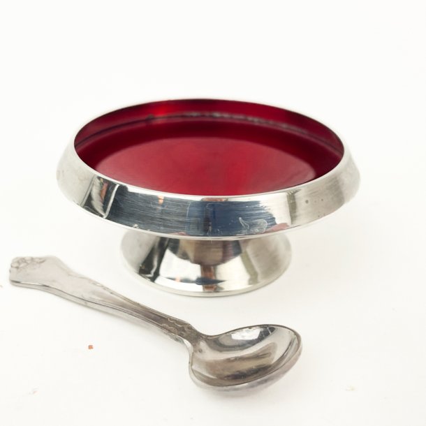 Versilbertes Vintage-Salzgef�� mit roter Emaille