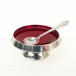 Versilbertes Vintage-Salzgef�� mit roter Emaille