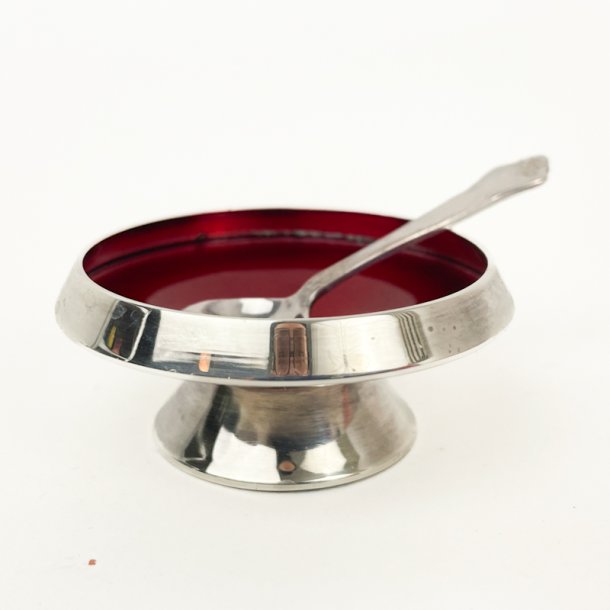 Versilbertes Vintage-Salzgef�� mit roter Emaille