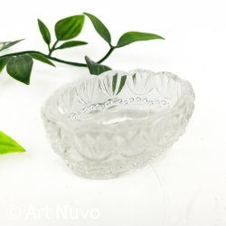 Ovalt vintage saltkar i st�bt glas