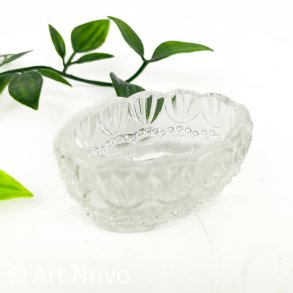 Ovalt vintage saltkar i st�bt glas