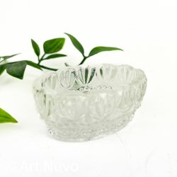Ovalt vintage saltkar i st�bt glas