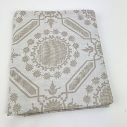 Flot sandfarvet retro dug med m�nster � 210 cm