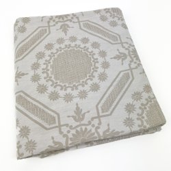 Flot sandfarvet retro dug med m�nster � 210 cm