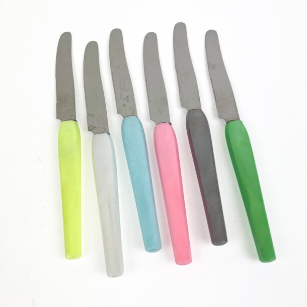 Seks vintage frugtknive med farvede skafter