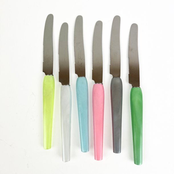 Seks vintage frugtknive med farvede skafter