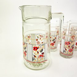Seks glas og kande med blomstermotiv