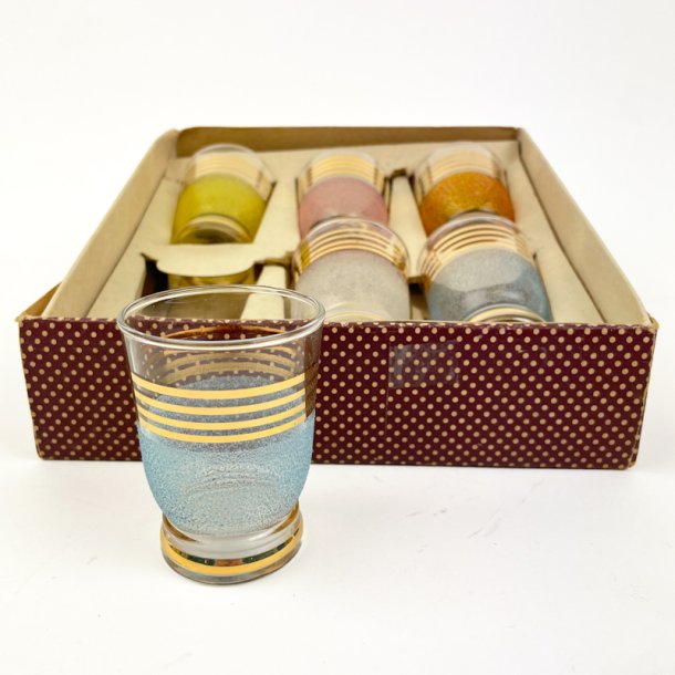 Seks sukkerglasserede vintage drikkeglas