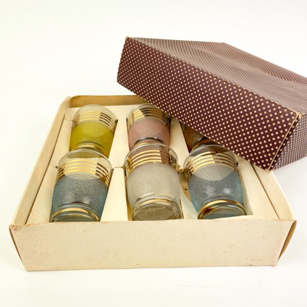 Seks sukkerglasserede vintage drikkeglas
