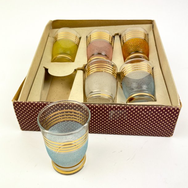 Seks sukkerglasserede vintage drikkeglas