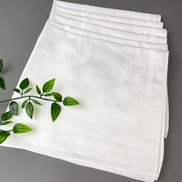 Seks hvide vintage damask mundservietter