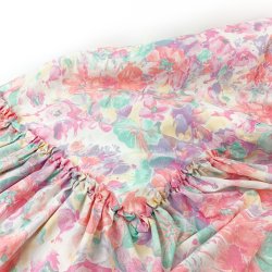 Pastelfarvet vintage sengetppe med blomster