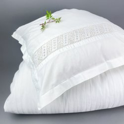 Hvidt vintage sengetj med mellemvrk