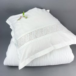 Hvidt vintage sengetj med mellemvrk