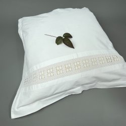 Hvidt vintage pudebetrk med mellemvrk