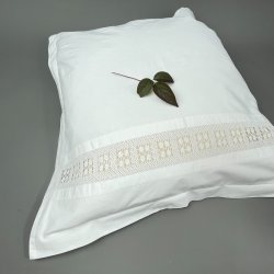 Hvidt vintage pudebetrk med mellemvrk