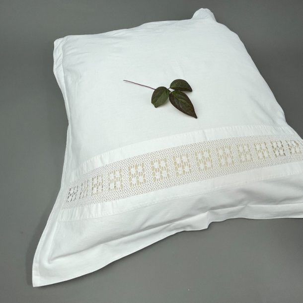 Hvidt vintage pudebetrk med mellemvrk