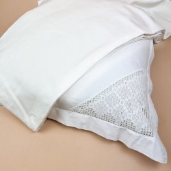Hvid vintage damask senget�j