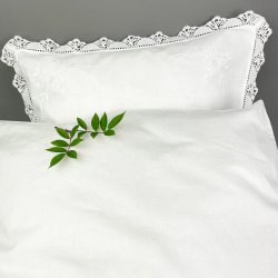 Hvidt vintage barnevognsst med blondekant