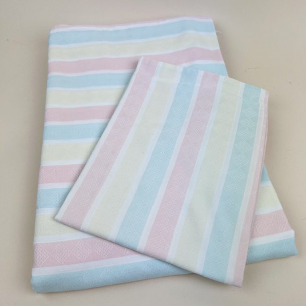 Tre bl�de pink retro vaskeklude