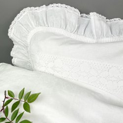 Hvidt vintage babysengetj med blonde og mellemvrk