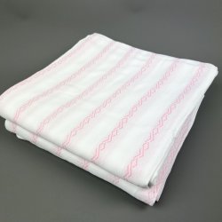 To s�t vintage senget�j med lyser�de striber