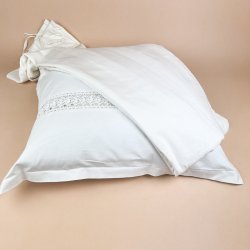 Hvid vintage damask senget�j