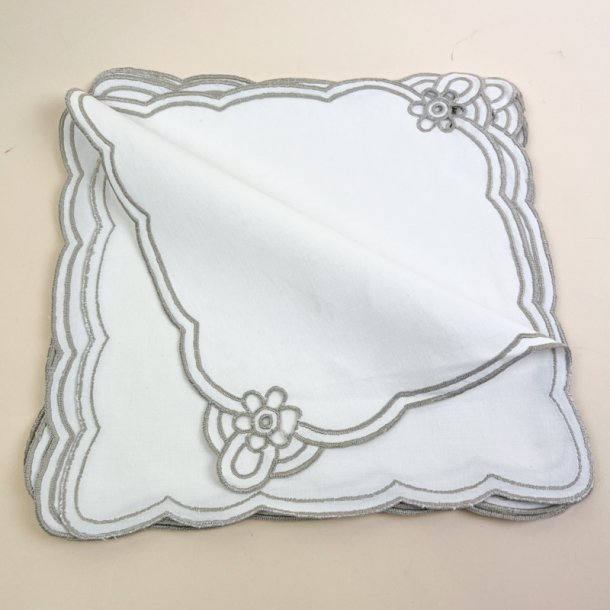 Otte broderede vintage mundservietter