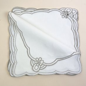 Otte broderede vintage mundservietter