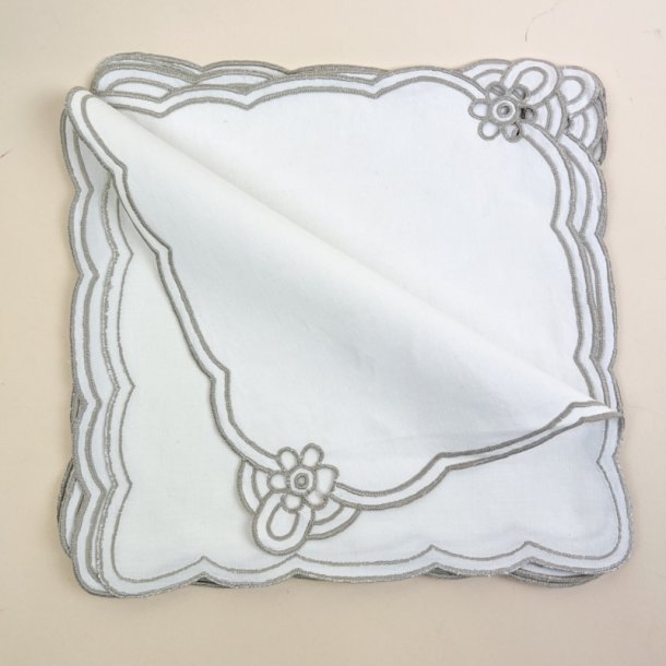 Otte broderede vintage mundservietter