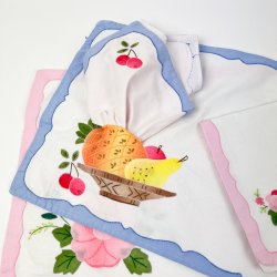 To pastelfarvede d�kke- og mundservietter