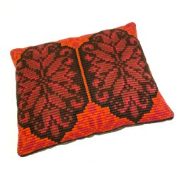 Ornamenteret broderet vintage pyntepude