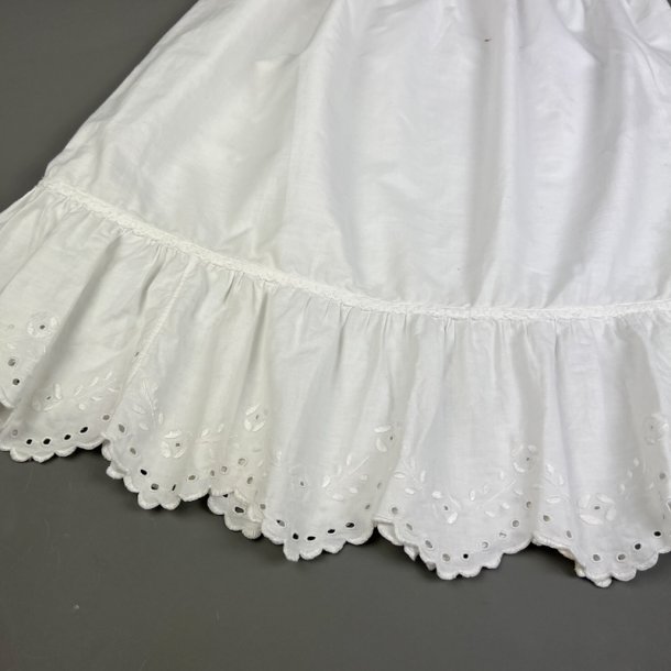 Broderet hvidt vintage sk�rt S/M