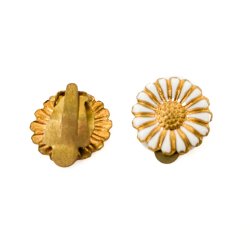 To hvide vintage marguerit�reclips