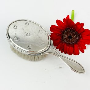 Versilberte Babybrste mit Herzen