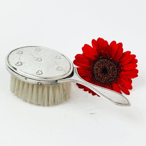 Slvbelagt babybrste med hjerter