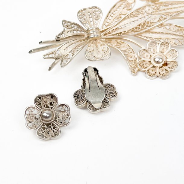 Vintage filigran blomsterbroche og �reclips s�lv