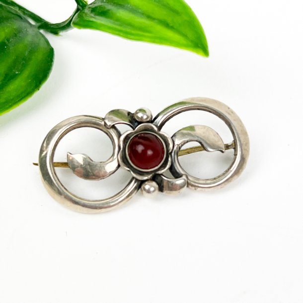 R�d vintage s�lvbroche � Hans Hansen