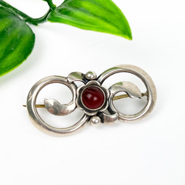 R�d vintage s�lvbroche � Hans Hansen