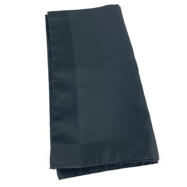Schwarzes Satin Tuch