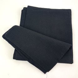 Schwarzes Wolltuch