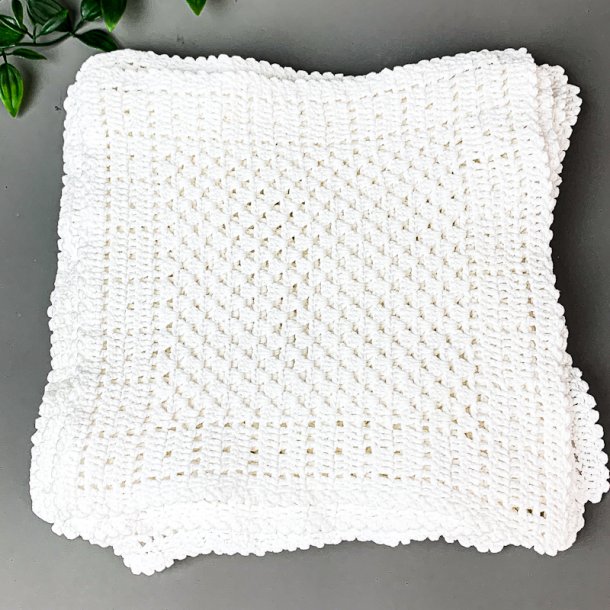 Zwlf gehkelte Vintage-Servietten