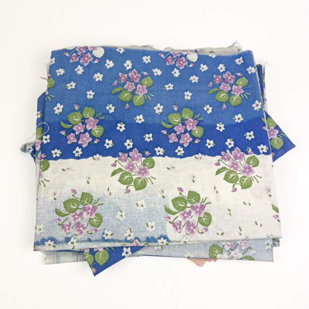 Seks blomstrede vintage stofstykker 400 cm