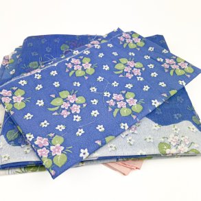 Seks blomstrede vintage stofstykker 400 cm