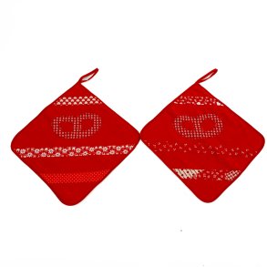 Zwei rote Retro-Topflappen