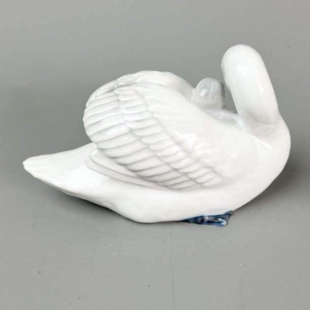 Svane med unge - Royal Copenhagen No. 360